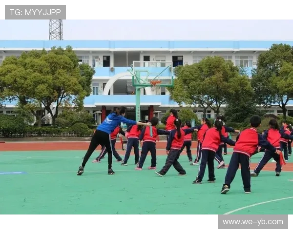 《最美体育老师：用热爱与坚守点燃孩子们的运动梦想》